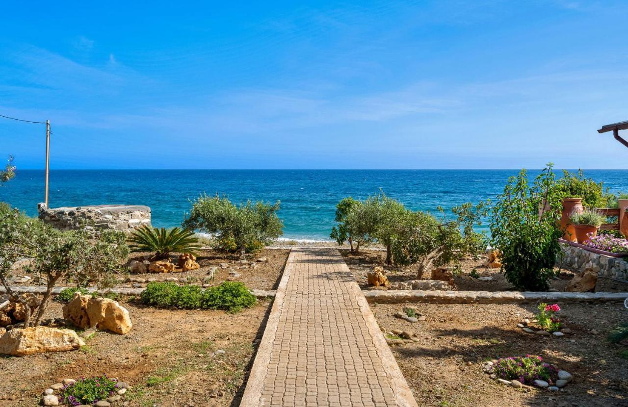 Marina Apartments Léntas エクステリア 写真